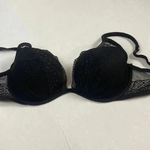Incredible Victoria Secrets Plunge Bra - Picture 5 of 8
